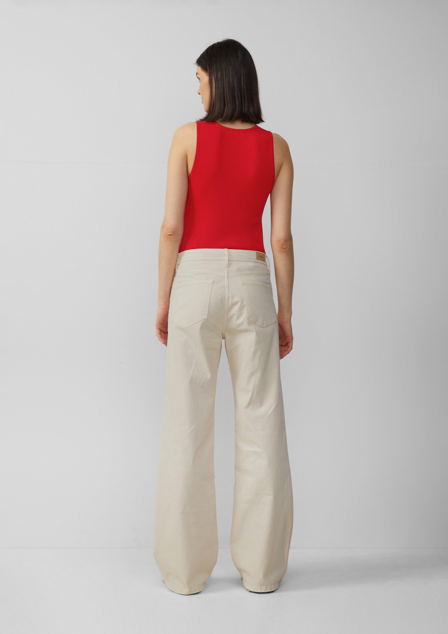 Geripptes Feinstrick-Top im Slim Fit