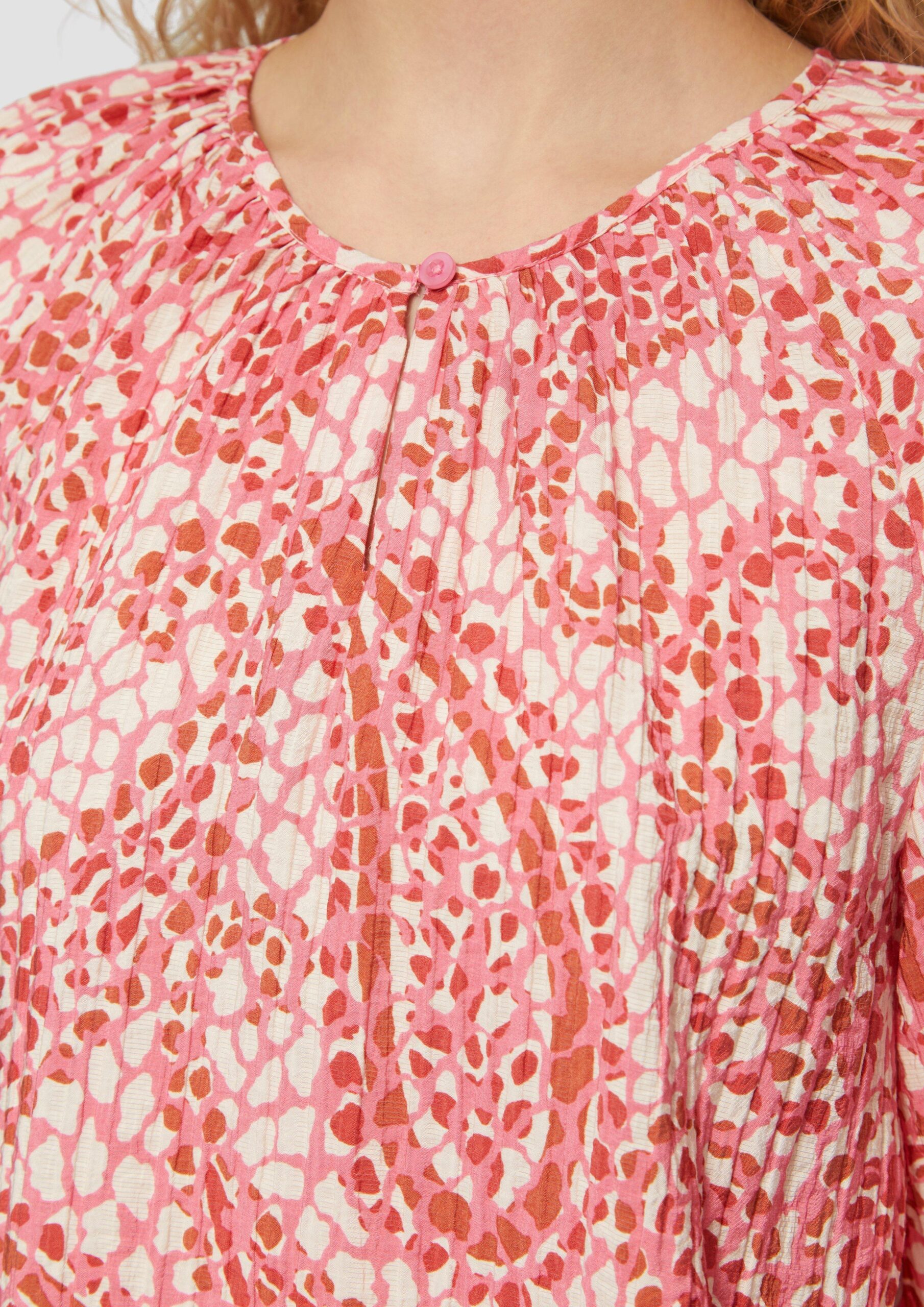 Strukturierte Relaxed-Fit-Bluse mit Raffungen und Raglanärmeln