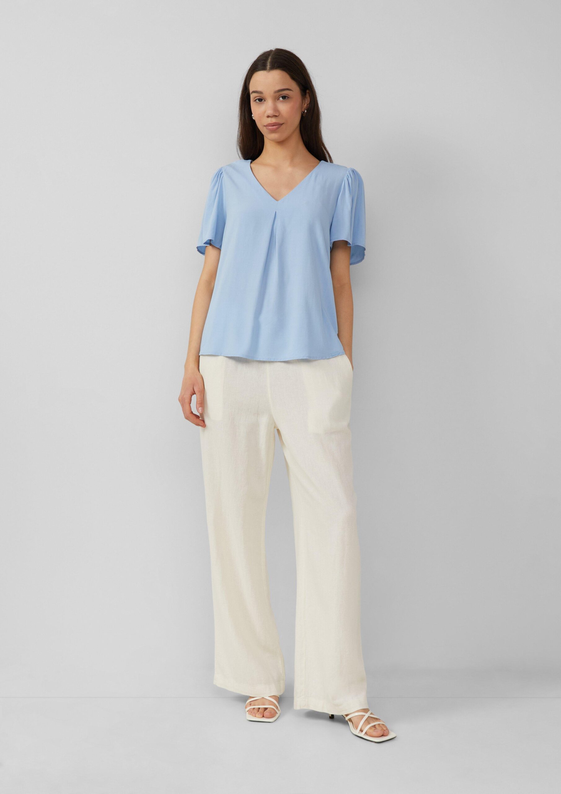 Feminine Kurzarmbluse aus Viskose