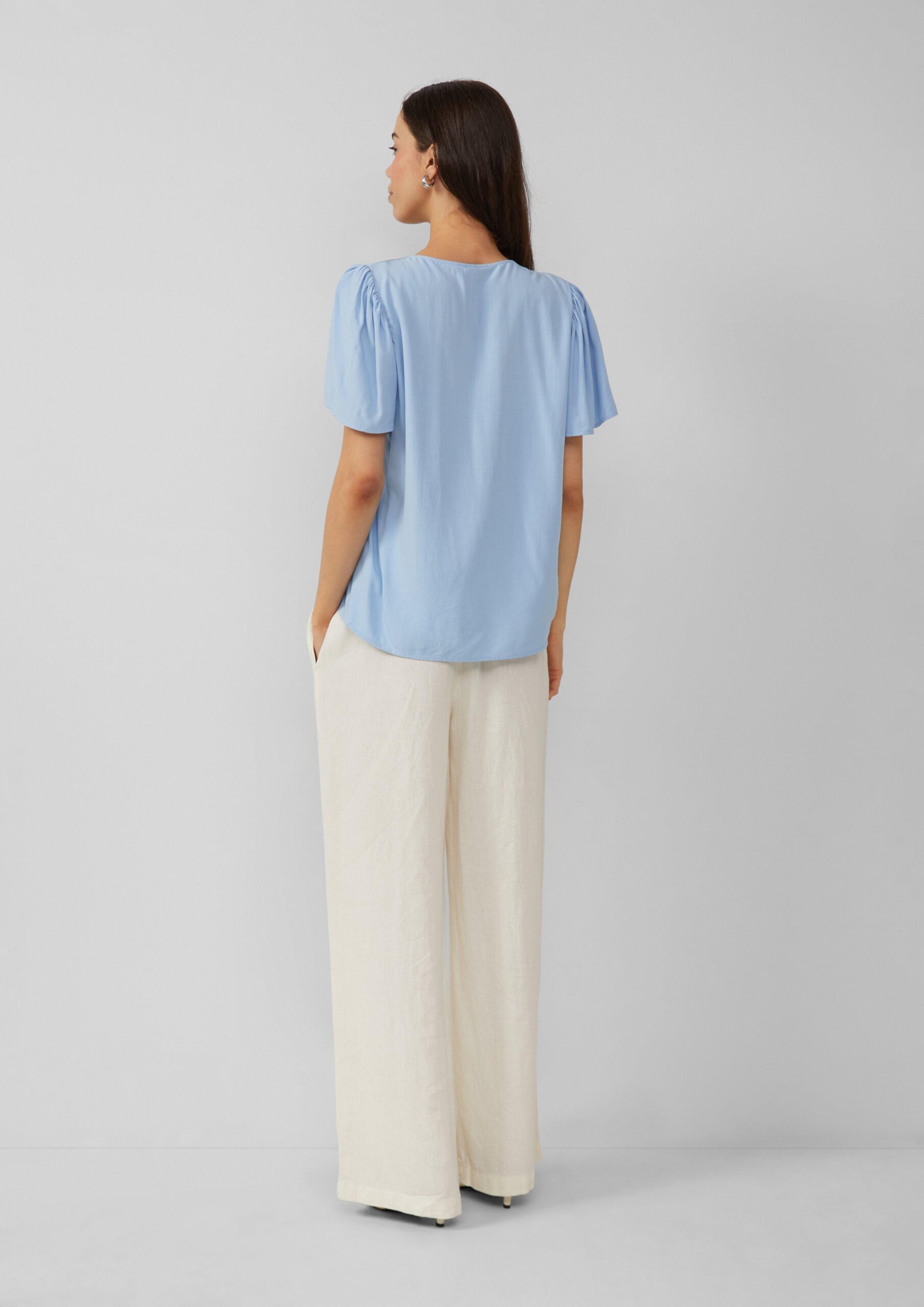 Feminine Kurzarmbluse aus Viskose