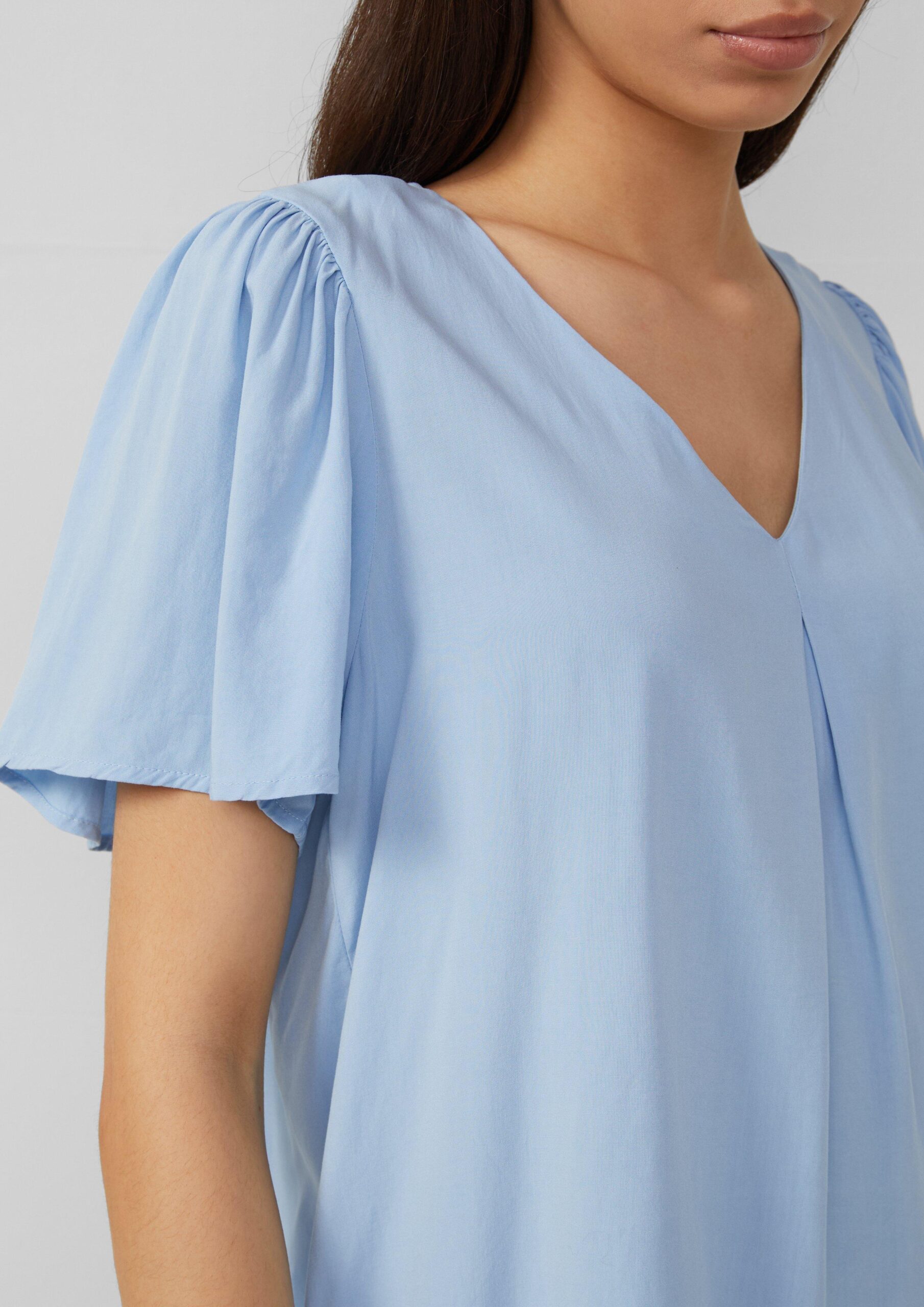 Feminine Kurzarmbluse aus Viskose