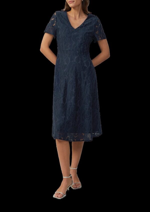 Ausgestelltes Kleid mit floraler Spitze und Futter