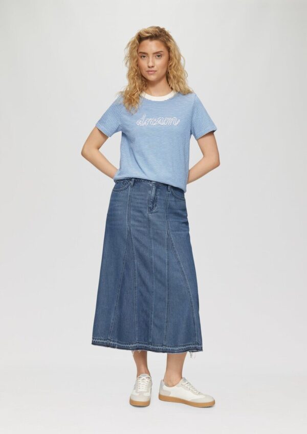 Ausgestellter Midirock aus Denim mit ausgefranstem Saum