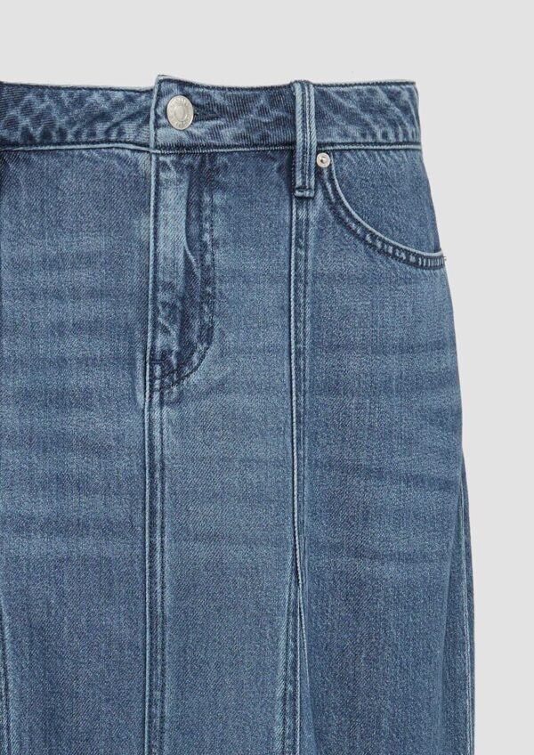 Ausgestellter Midirock aus Denim mit ausgefranstem Saum