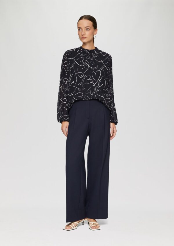 Plissierte Chiffonbluse mit Herz-Print