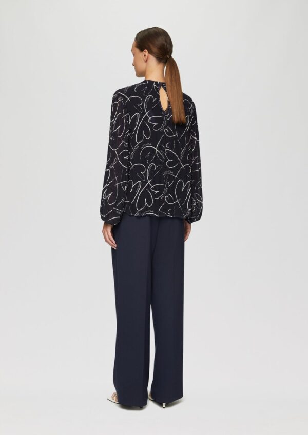 Plissierte Chiffonbluse mit Herz-Print