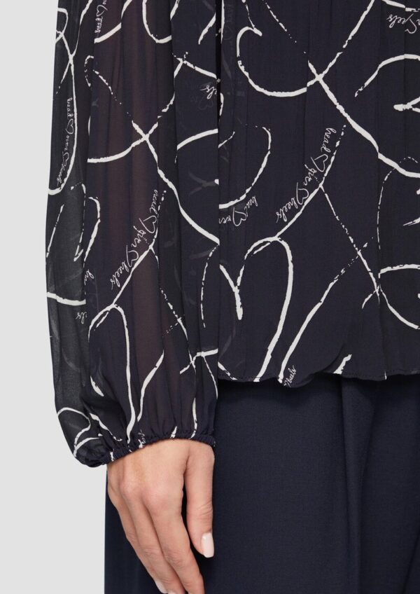 Plissierte Chiffonbluse mit Herz-Print