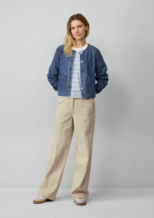 Verkürzte Denimjacke mit aufgesetzten Taschen