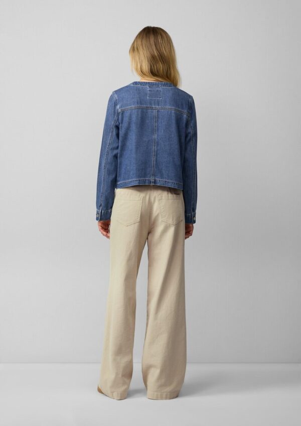 Verkürzte Denimjacke mit aufgesetzten Taschen