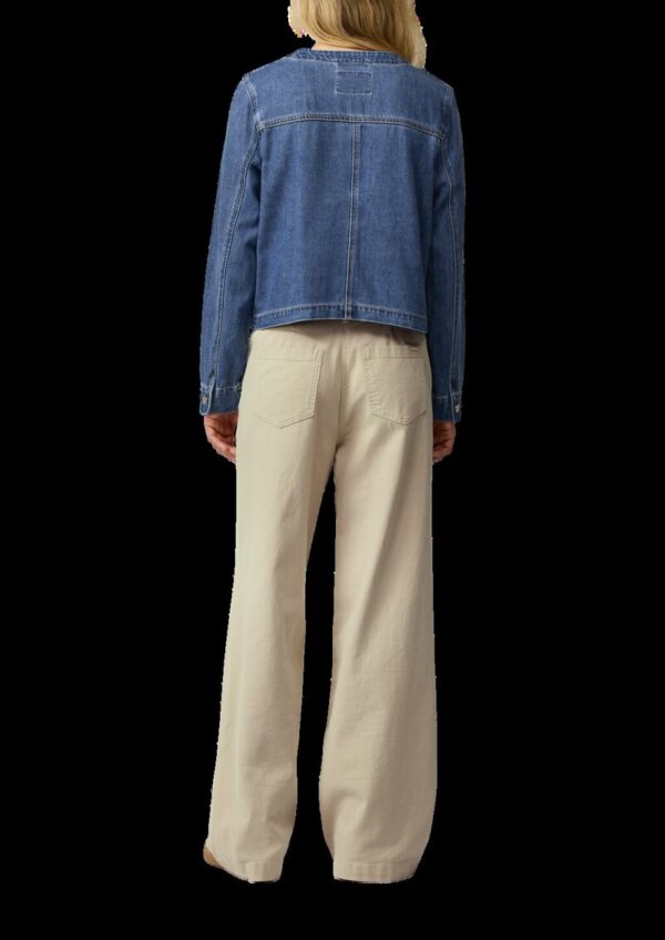 Verkürzte Denimjacke mit aufgesetzten Taschen