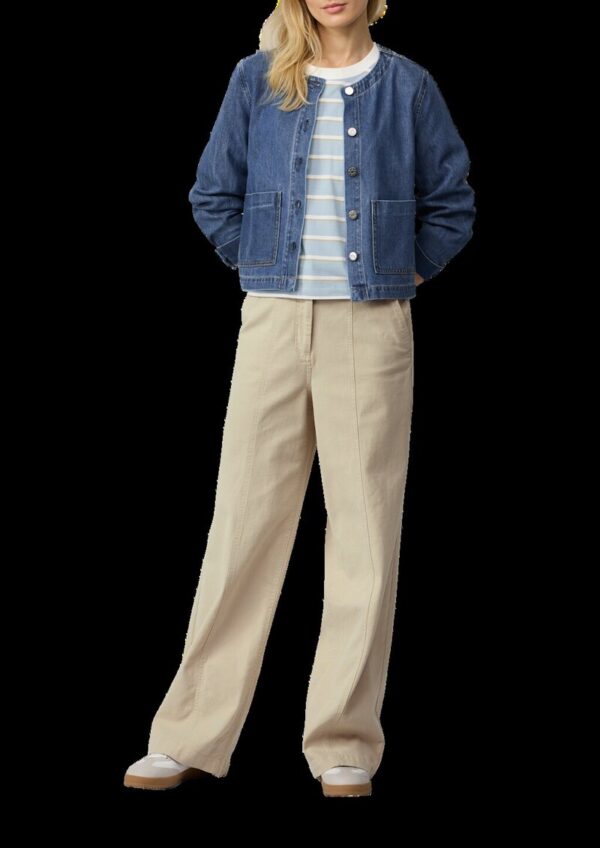 Verkürzte Denimjacke mit aufgesetzten Taschen