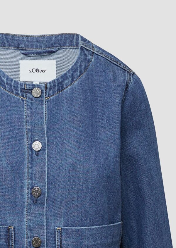 Verkürzte Denimjacke mit aufgesetzten Taschen