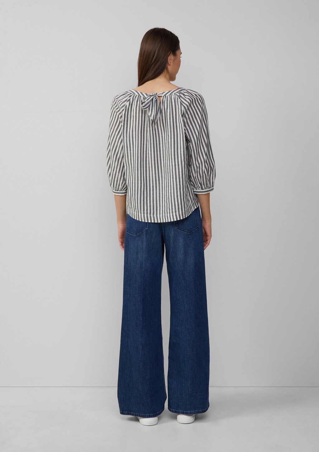 Streifenbluse mit Raffung und Schleife