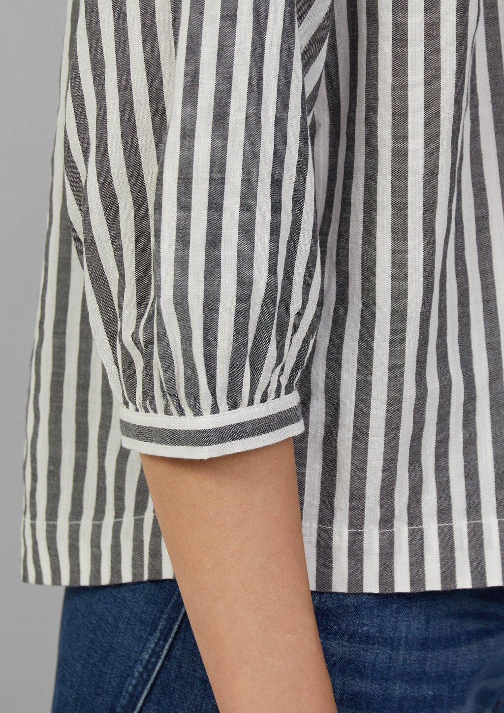 Streifenbluse mit Raffung und Schleife