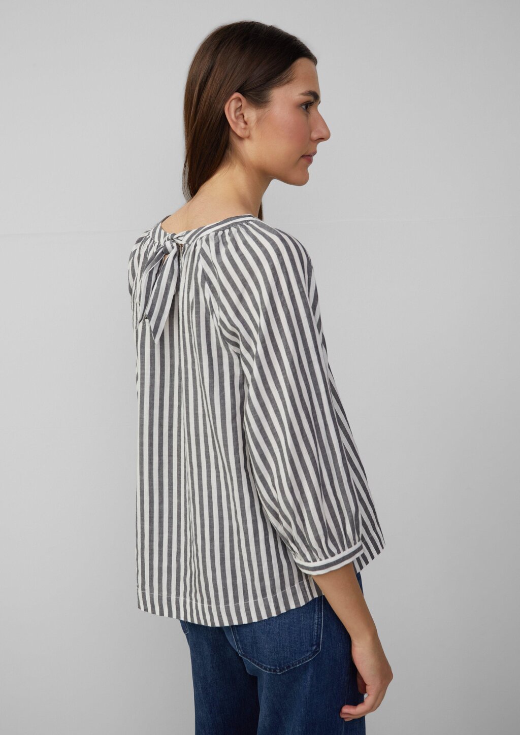 Streifenbluse mit Raffung und Schleife