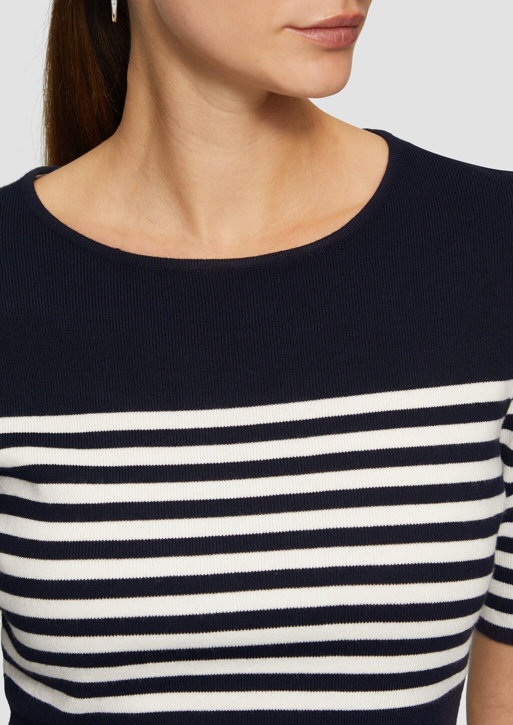 Gestreifter Slim-Fit-Pullover mit kurzen Ärmeln