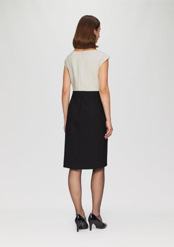 Ärmelloses Etuikleid aus Viskosemix