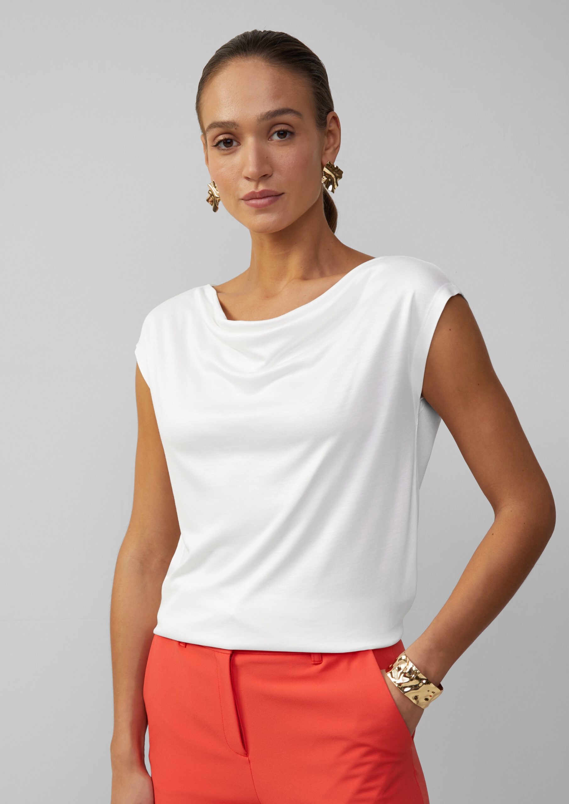 Viskoseshirt aus Interlock-Jersey mit Wasserfall-Ausschnitt