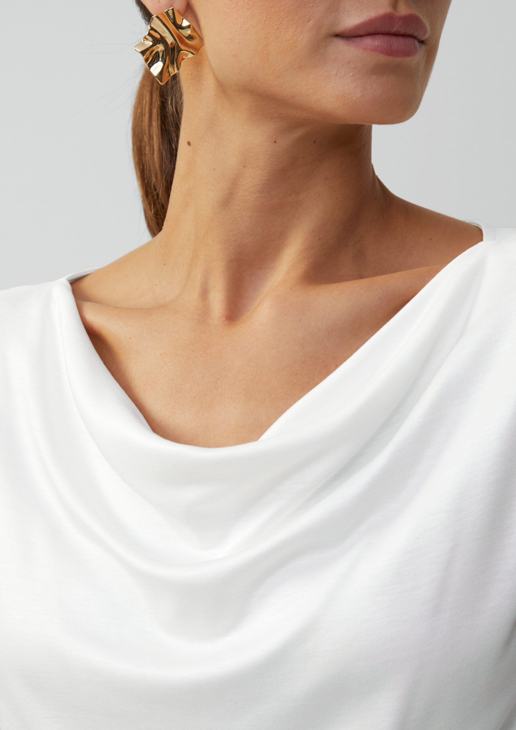 Viskoseshirt aus Interlock-Jersey mit Wasserfall-Ausschnitt