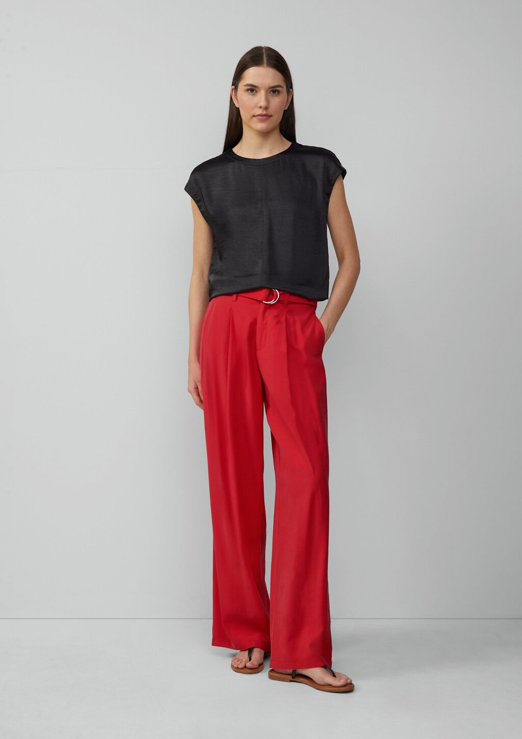 Satinshirt mit überschnittenen Schultern