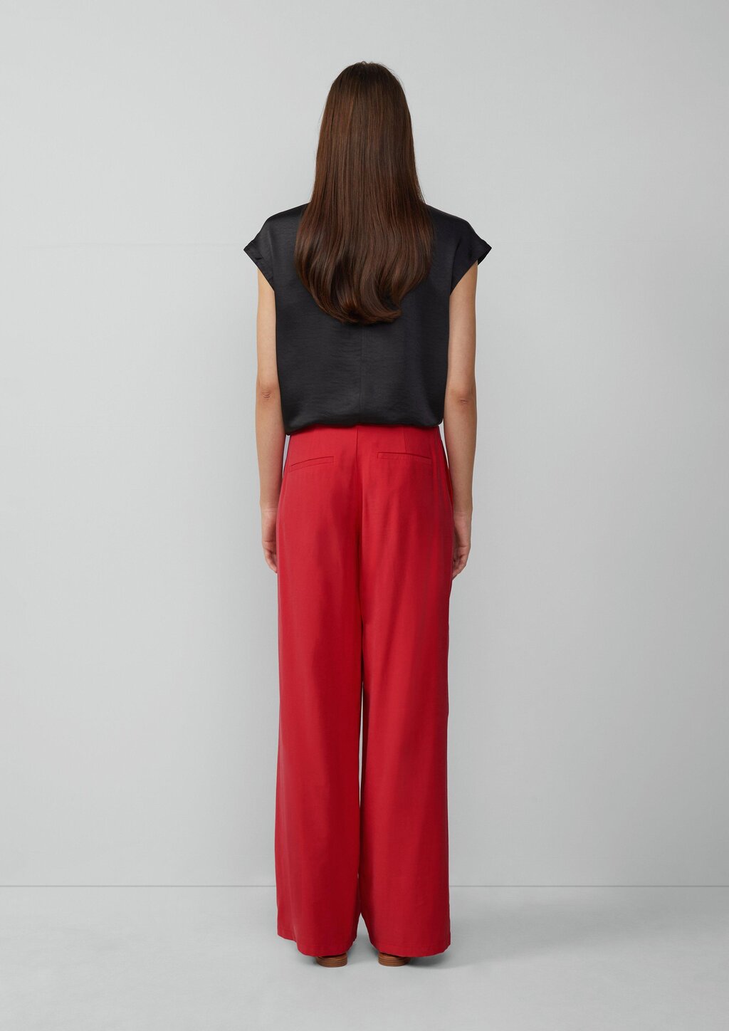 Satinshirt mit überschnittenen Schultern