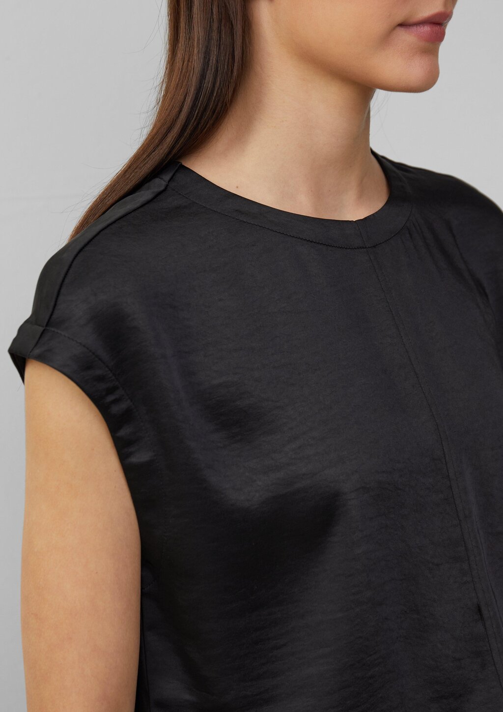 Satinshirt mit überschnittenen Schultern