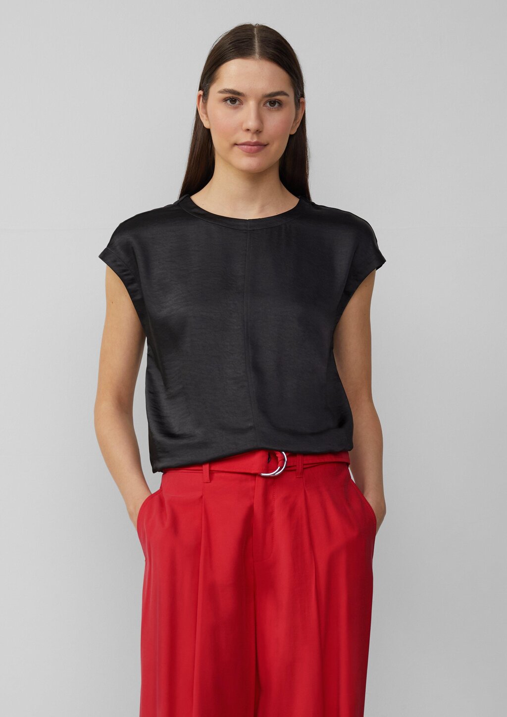 Satinshirt mit überschnittenen Schultern