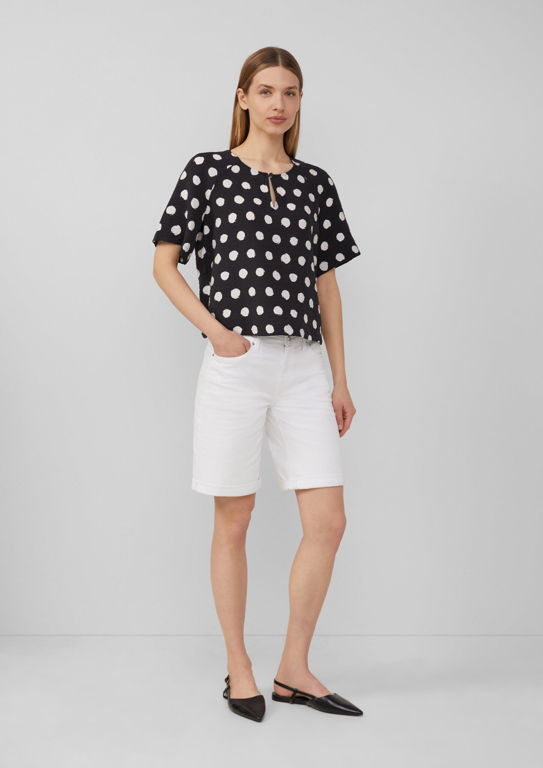 Verkürzte Bluse aus strukturiertem Viskosemix