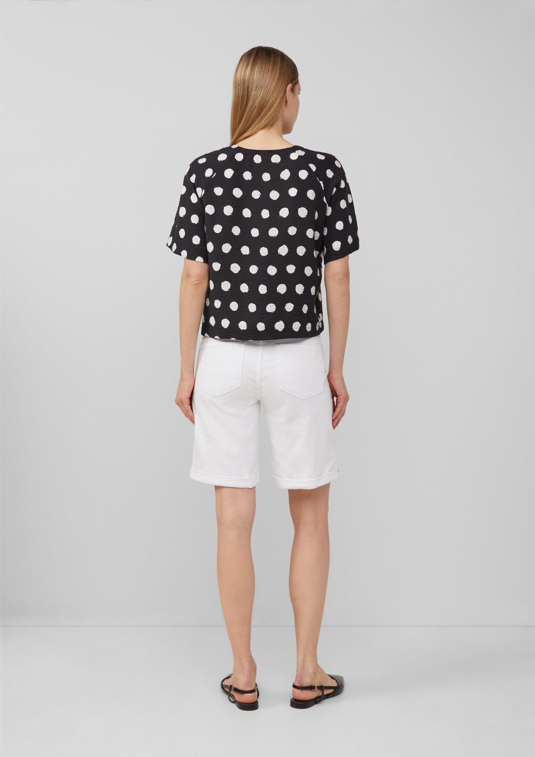 Verkürzte Bluse aus strukturiertem Viskosemix