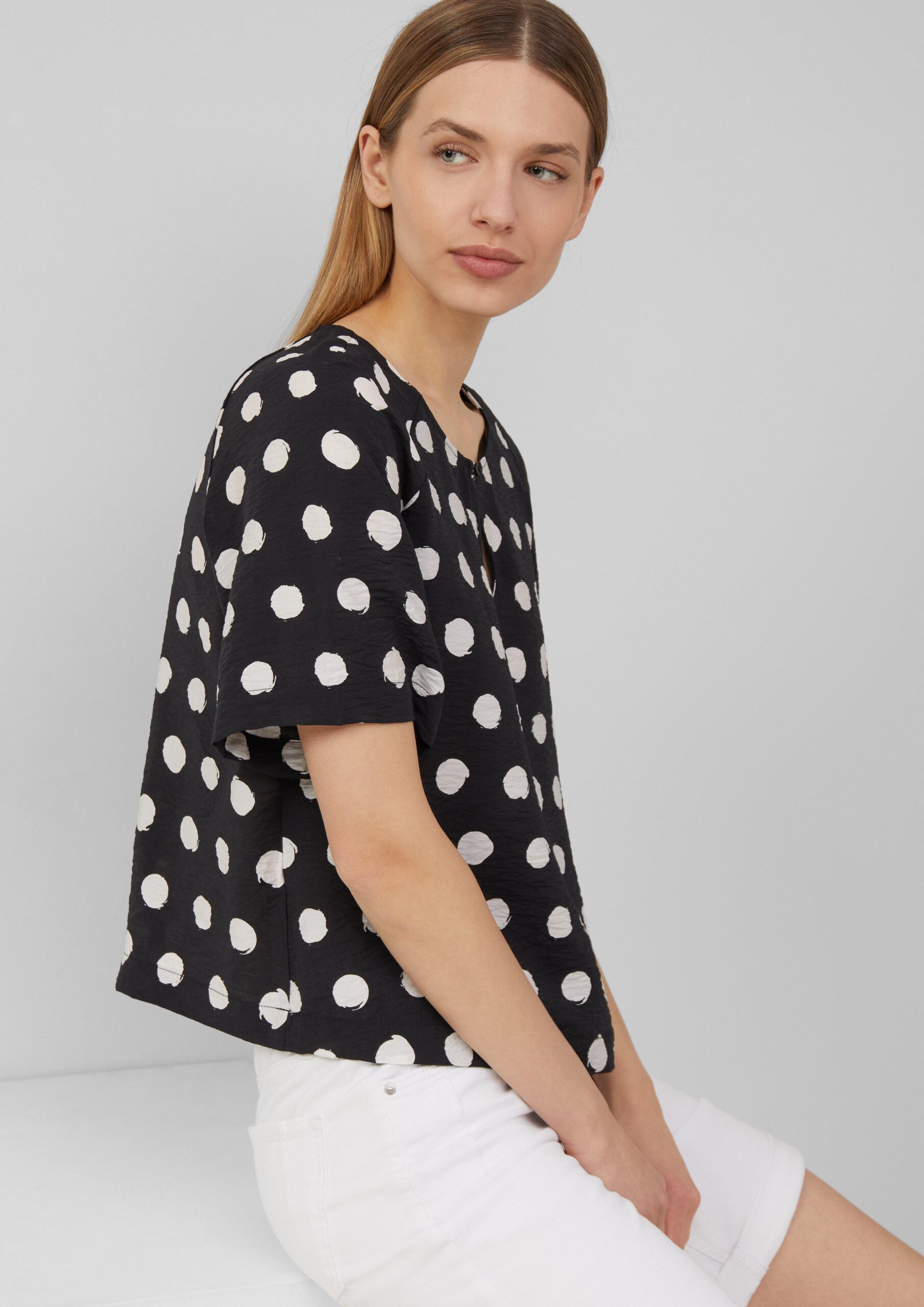 Verkürzte Bluse aus strukturiertem Viskosemix