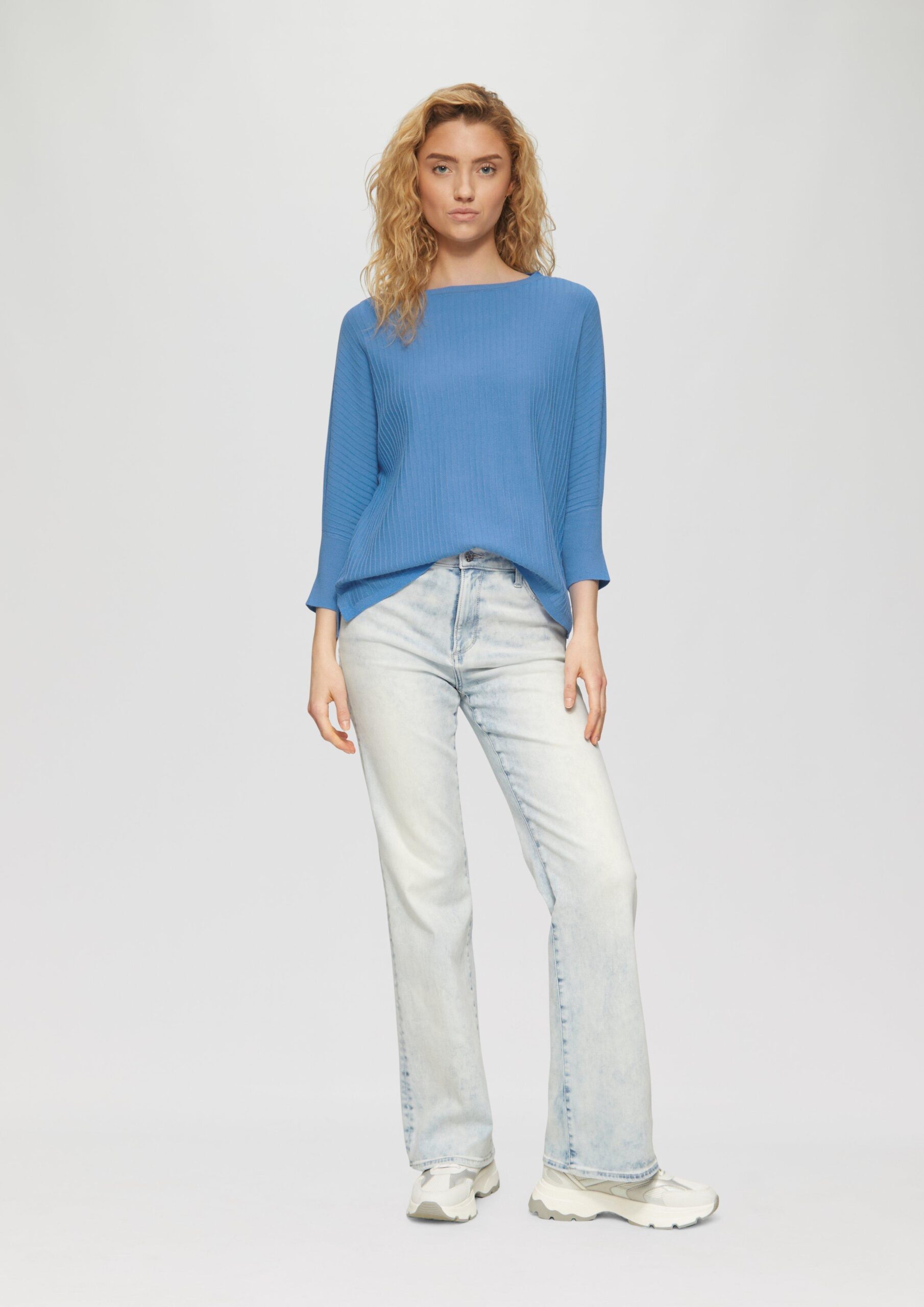 Weicher Pullover mit Struktur und 3/4-Fledermausärmeln