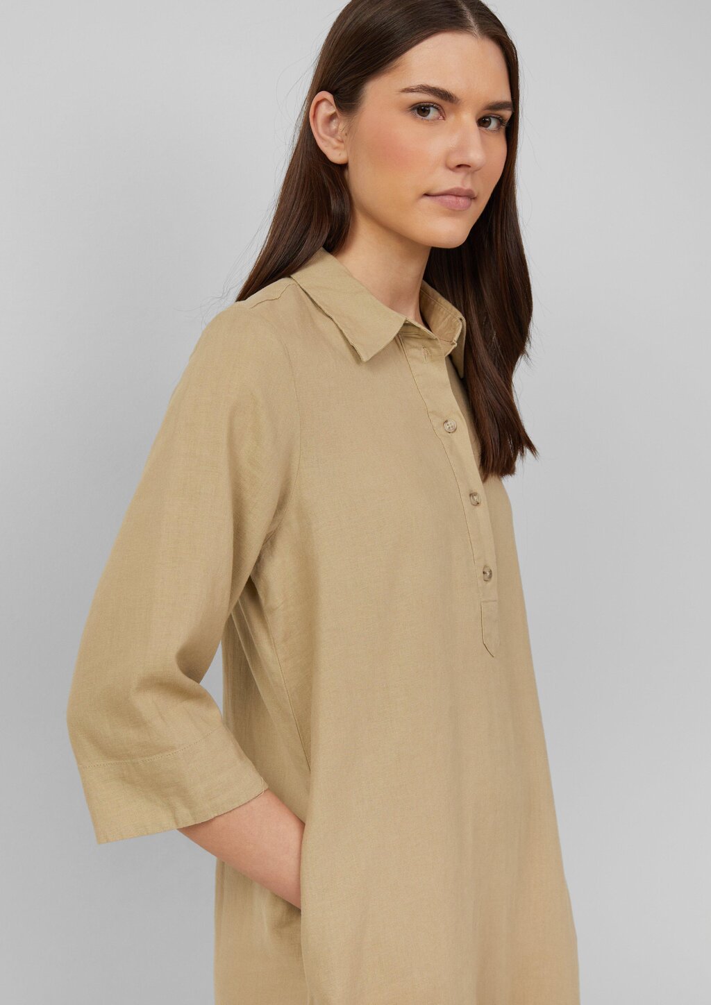 Kurzes Blusenkleid aus Leinenmix mit Eingrifftaschen