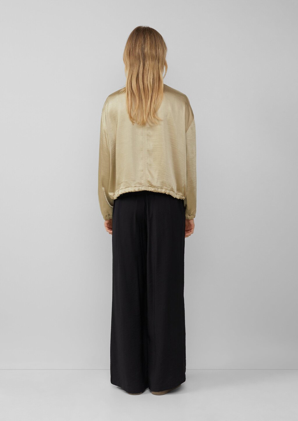 Satin-Blouson mit aufgesetzten Taschen und elastischem Saum