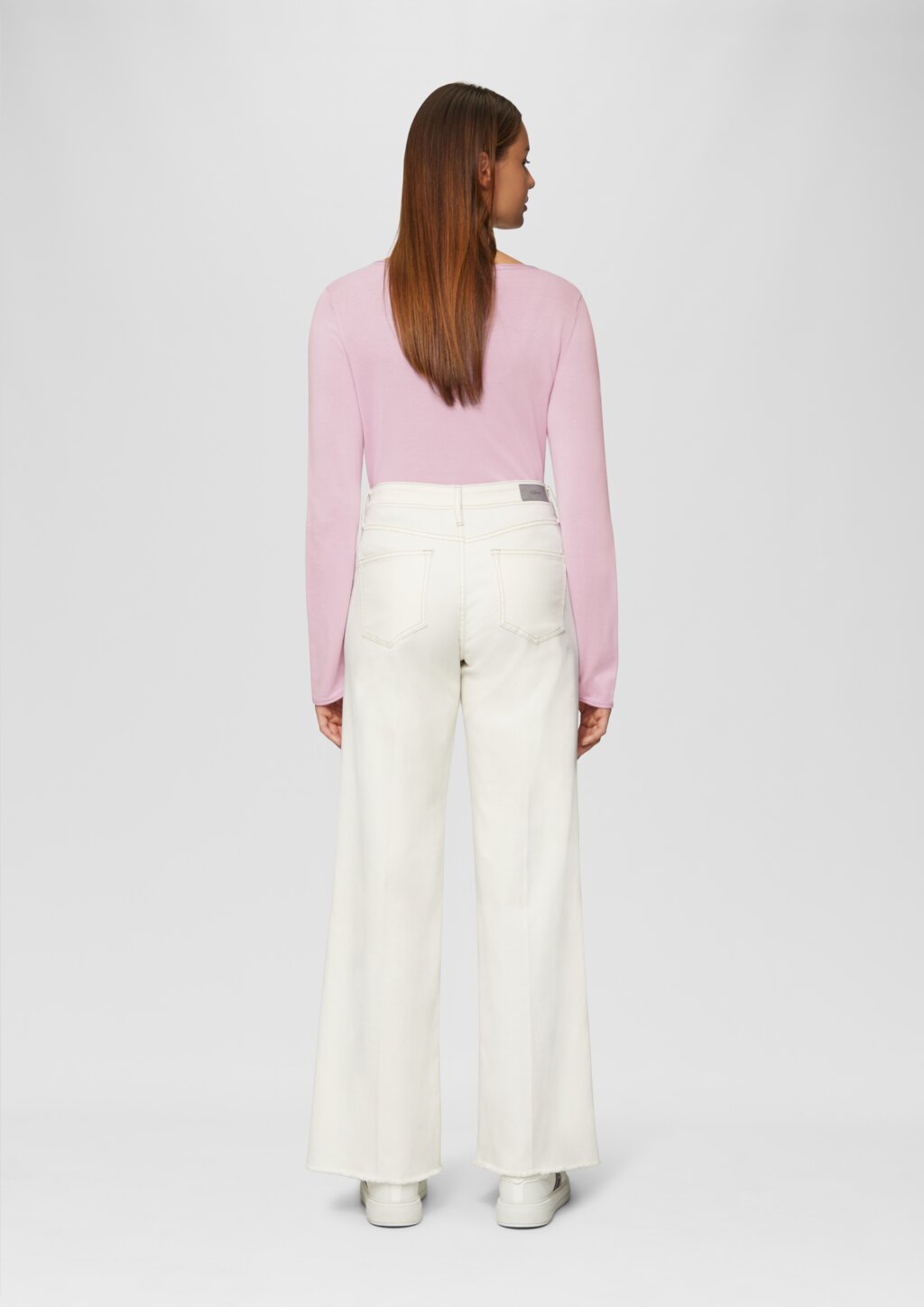 Leichter Feinstrickpullover mit Rollkante