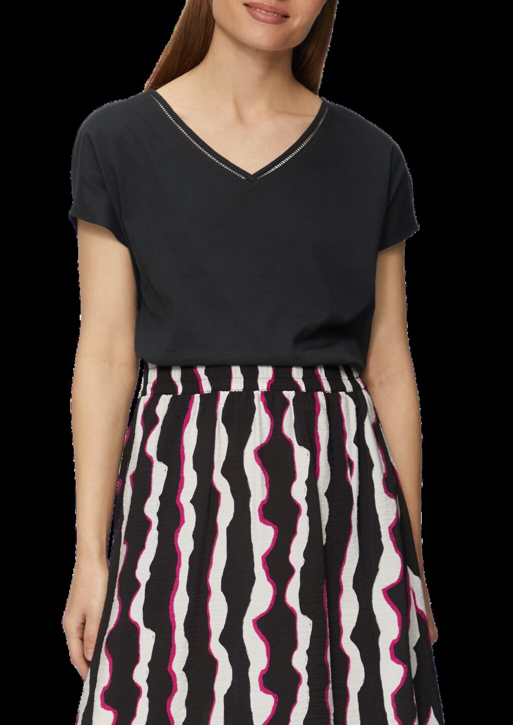 T-Shirt im Relaxed Fit mit Stickerei am V-Ausschnitt