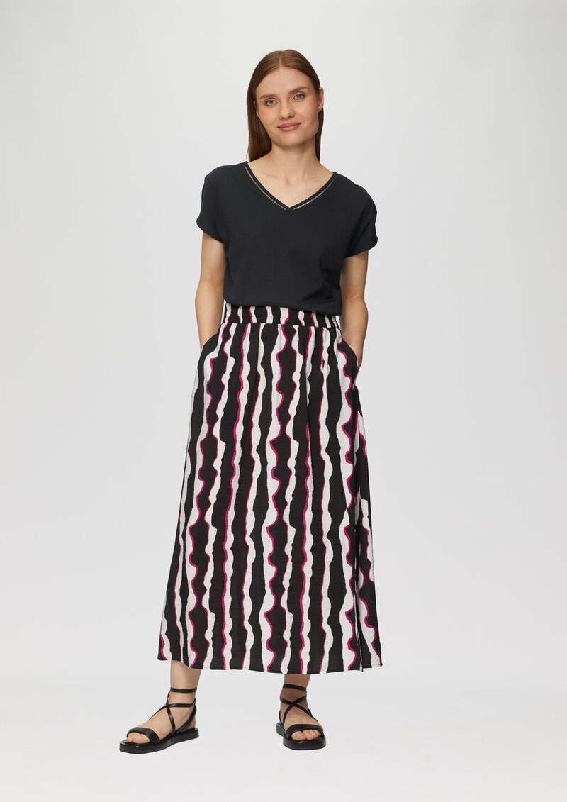 T-Shirt im Relaxed Fit mit Stickerei am V-Ausschnitt