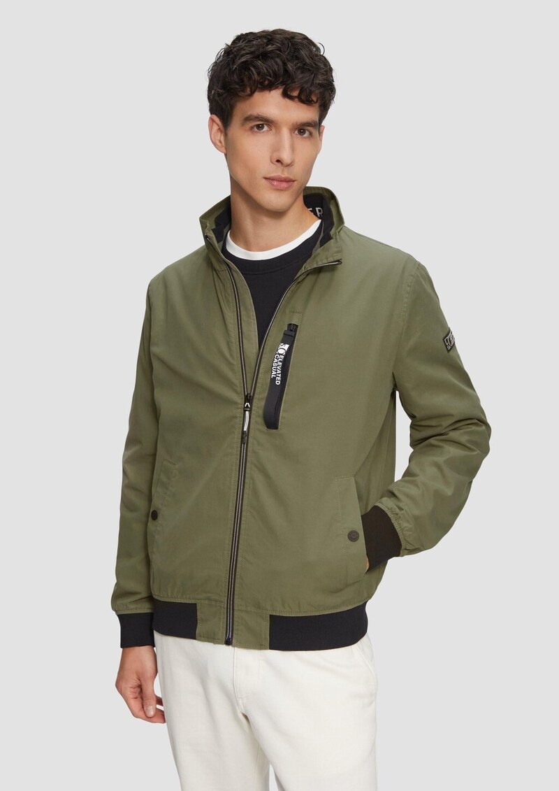 Outdoor-Jacke mit Stehkragen und Kontrast-Details