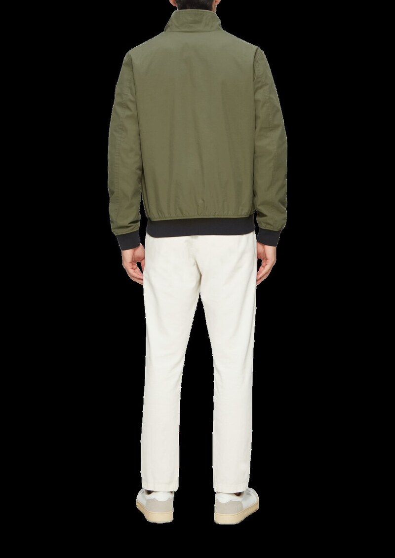 Outdoor-Jacke mit Stehkragen und Kontrast-Details