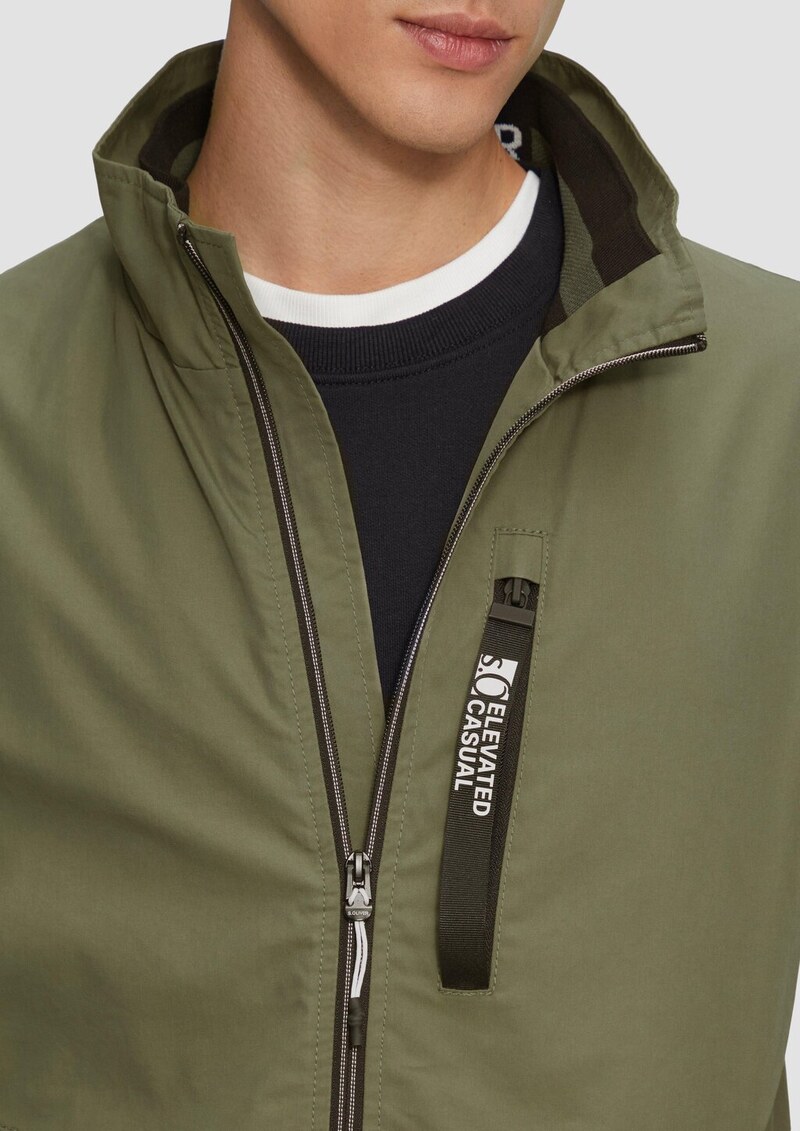 Outdoor-Jacke mit Stehkragen und Kontrast-Details