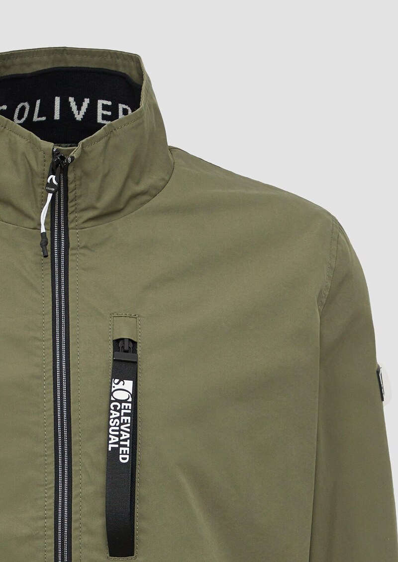 Outdoor-Jacke mit Stehkragen und Kontrast-Details