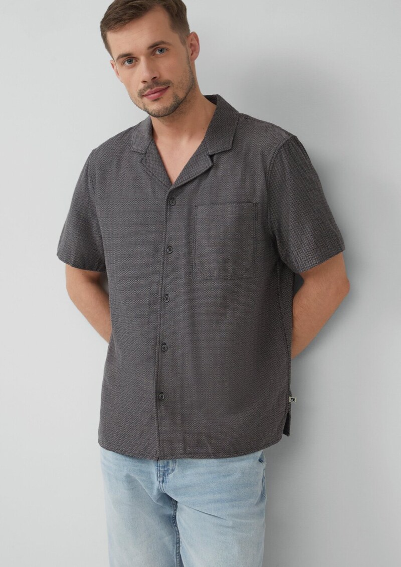 Resort Fit: Strukturiertes Kurzarm-Hemd mit Brusttasche