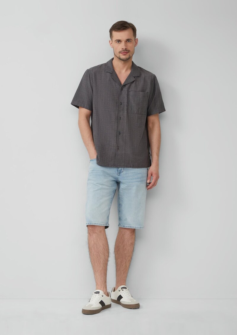 Resort Fit: Strukturiertes Kurzarm-Hemd mit Brusttasche