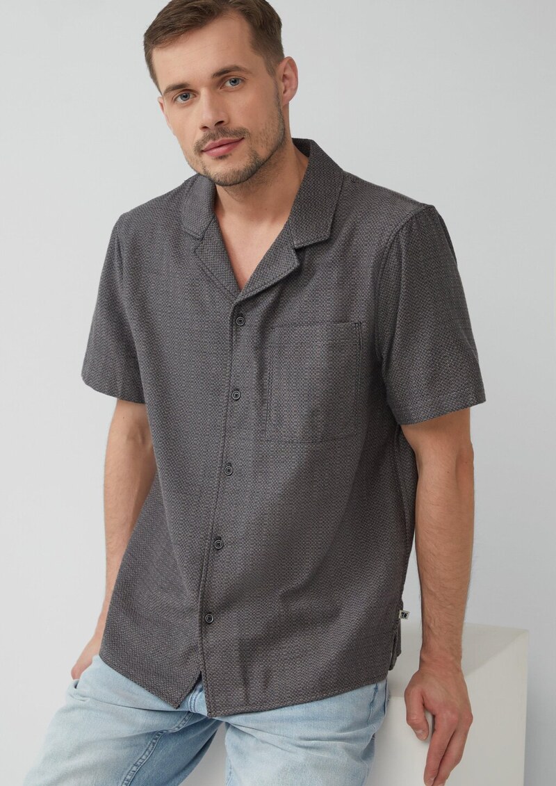 Resort Fit: Strukturiertes Kurzarm-Hemd mit Brusttasche