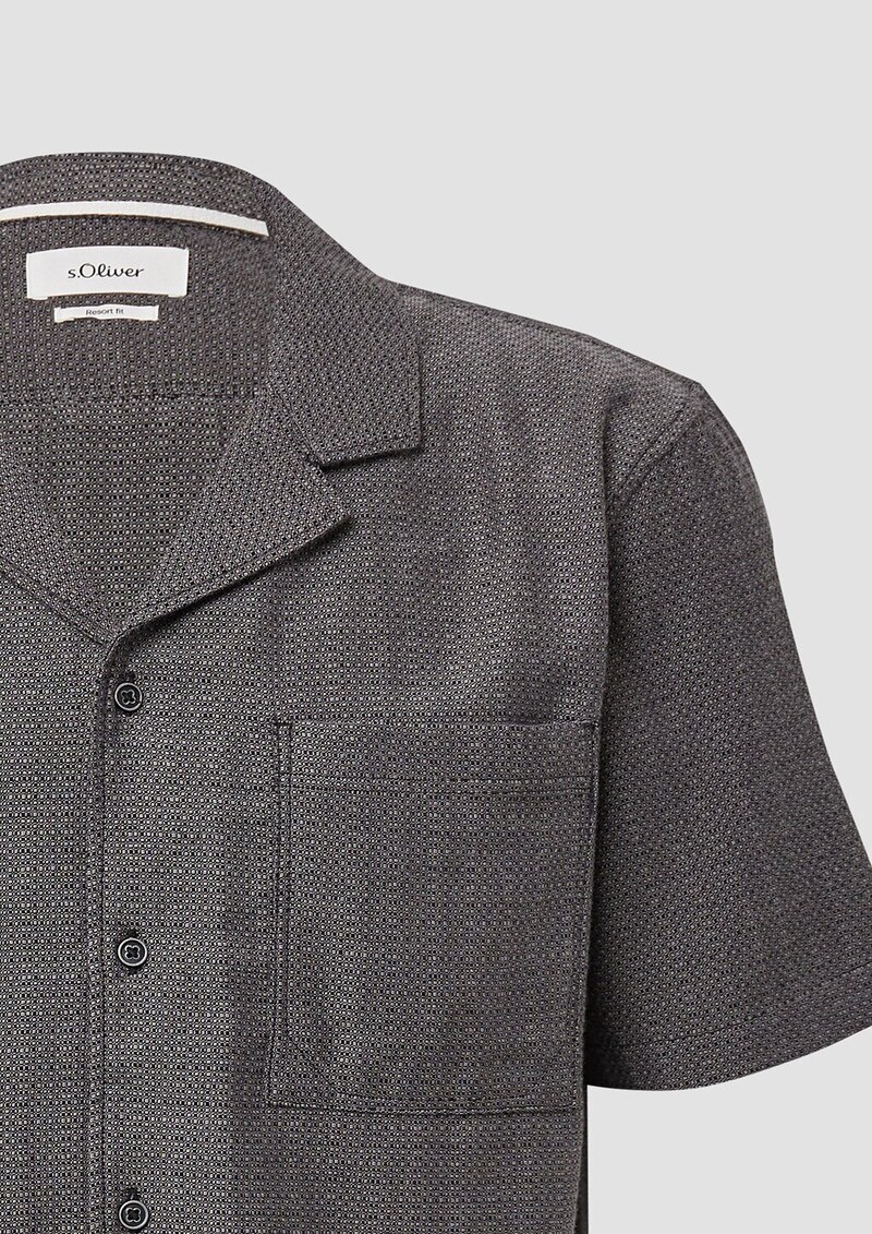 Resort Fit: Strukturiertes Kurzarm-Hemd mit Brusttasche