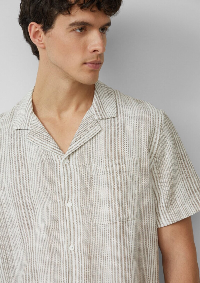 Resort Fit: Baumwollshirt mit Strukturstreifen