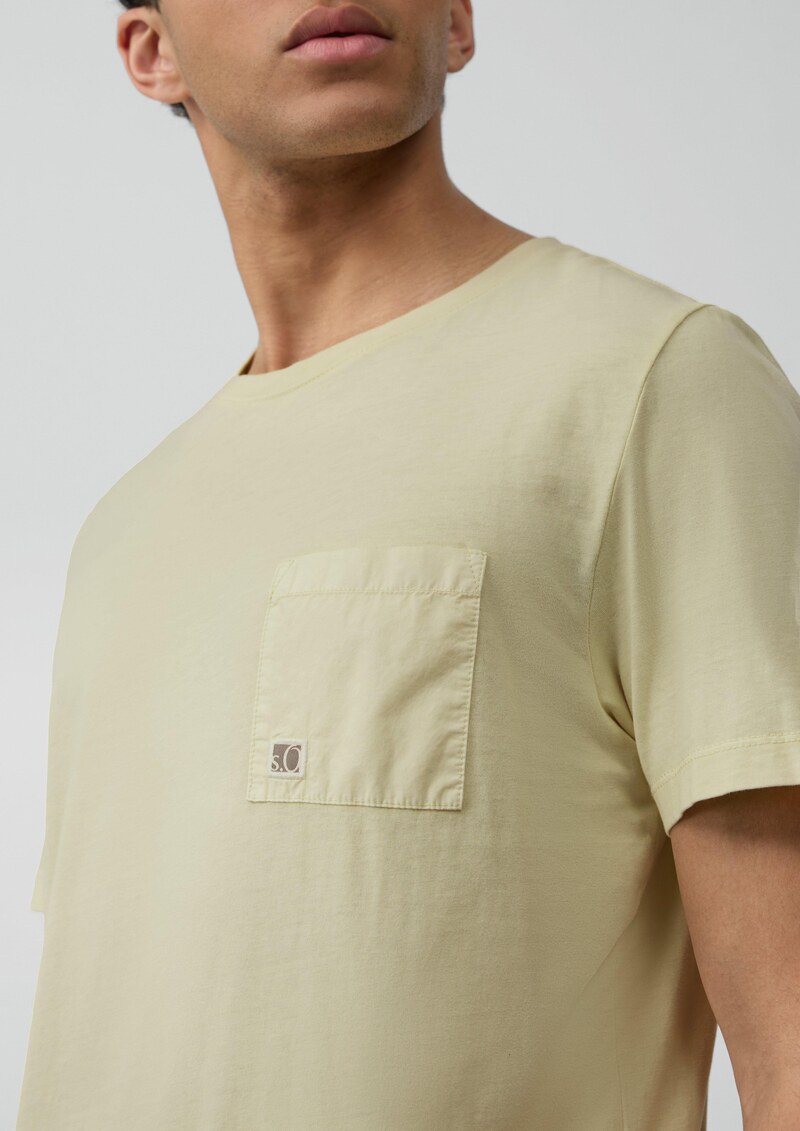 T-Shirt mit Brusttasche und Garment Dye