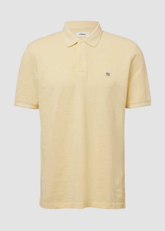 Poloshirt mit kleinem Labelpatch und Flammgarnstruktur