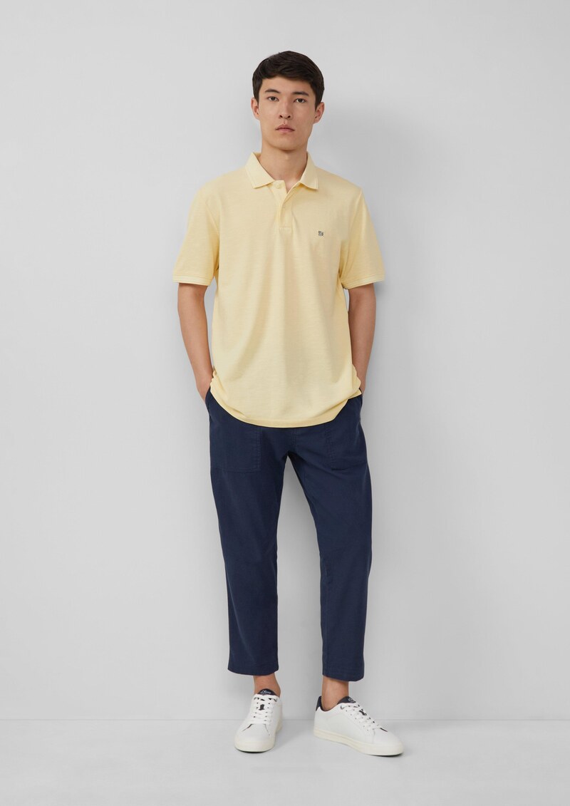 Poloshirt mit kleinem Labelpatch und Flammgarnstruktur