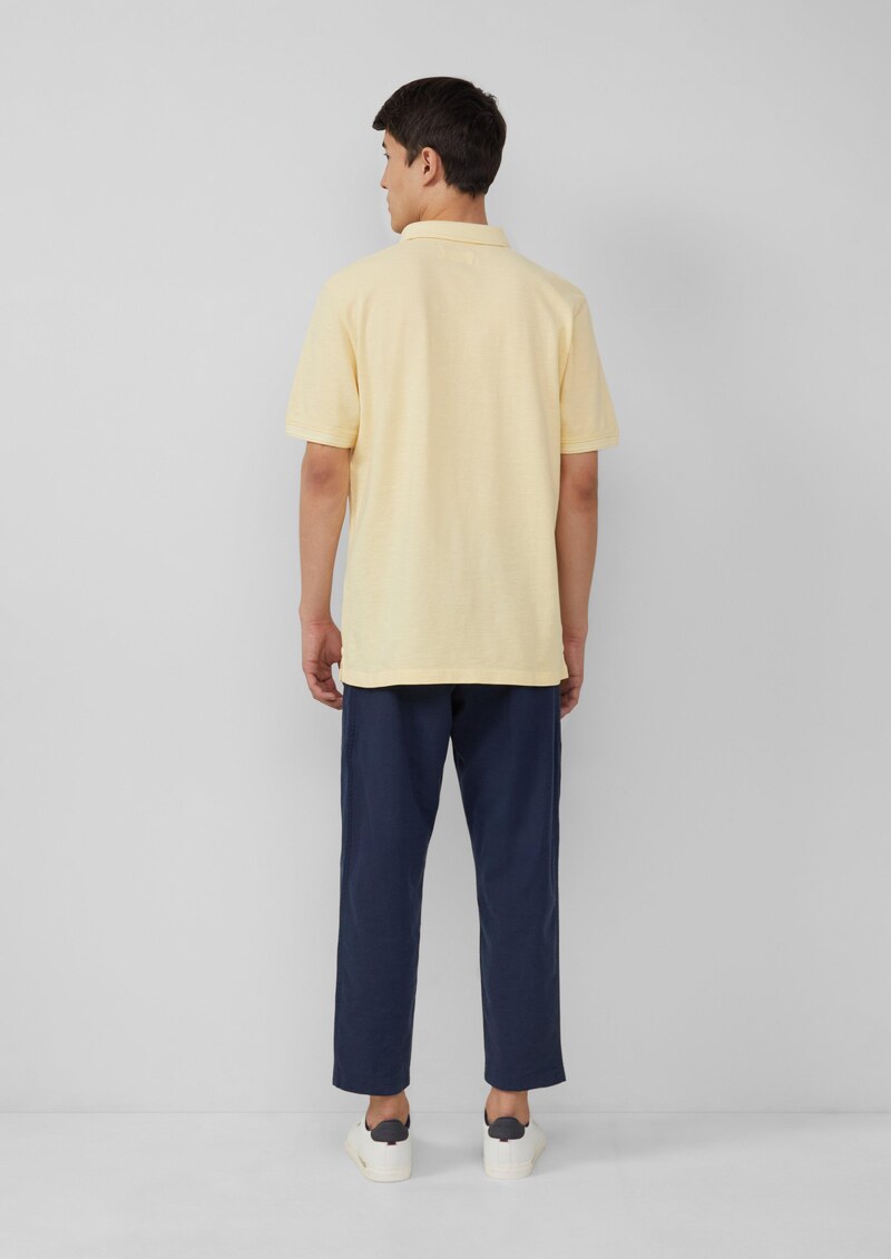 Poloshirt mit kleinem Labelpatch und Flammgarnstruktur