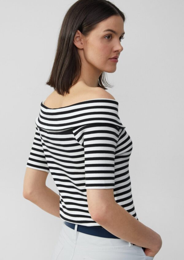 Shirt mit Off-Shoulder-Ausschnitt im Slim Fit